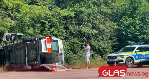 Тежка катастрофа между линейка и лек автомобил е станала на