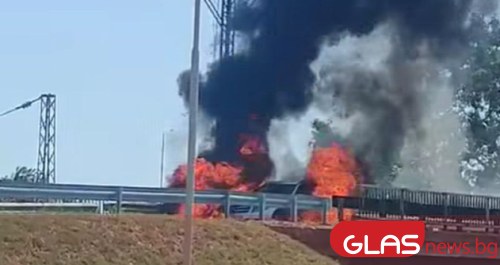 Лек автомобил е пламнал на пътя в Лом, става ясно