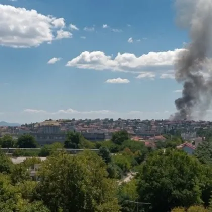 Пожар избухна в Асеновград СНИМКИ