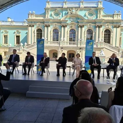 Важно подкрепата за Украйна да продължи, за да бъде постигнат справедлив мир