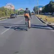 Екшън в София: Велосипедист напръска със спрей шофьор на автобус