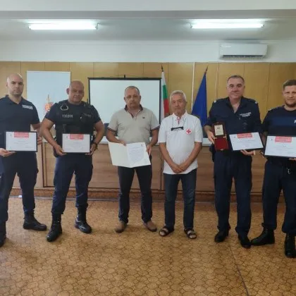 БЧК отличи полицаите, спасили 14-годишно момче от водите на Марица