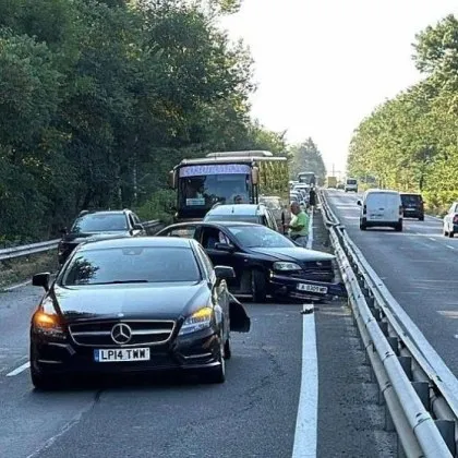 Три коли се удариха, трафикът към Бургас е силно затруднен СНИМКИ