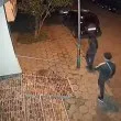 Нощни &bdquo;гости" обикалят блоковете в Люлин? Камери заснеха опит за проникване СНИМКИ