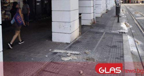 Мазилка се е откъртила от балкон в непосредствена близост до