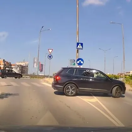 &bdquo;Знаците не означават нищо": шофьор спретна гаф послед бял ден ВИДЕО