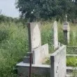 Бурени, непроходими алеи и възмущение: нов сигнал за състоянието родни гробища СНИМКИ