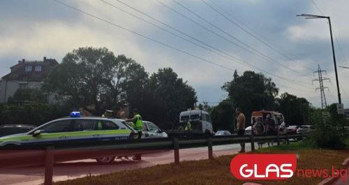 Катастрофа между мотор и лек автомобил е станала на бул.