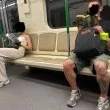 Двама с книги в метрото разпалиха спор: Позитивен пример или посегателство върху личното пространство?
