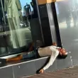 Снимка на безпомощен мъж в центъра на Пловдив разпали дебат за човечността