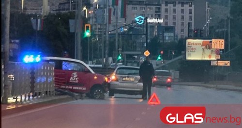 Катастрофа е станала на столичния  бул. Александър Маринов“ в София,