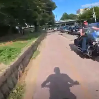 Моторист подкара в насрещното по велоалея в Пловдив и разпали дебат ВИДЕО