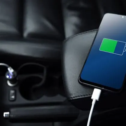 Защо не трябва да зареждате телефона си от USB портове в колата