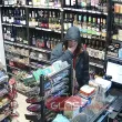 Установен от полицията, но без да върне парите: Собственик на магазин чака развръзка след кражба ВИДЕО