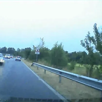 Забранено изпреварване едва не уби няколко души край Пазарджик ВИДЕО