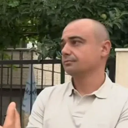 Шофьор помете общински съветник и детето му на "зебра", избяга