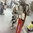 Колко трябва да си закъсал, за да откраднеш портмонето на дете? Майка издирва тази жена ВИДЕО