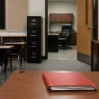 Осъдена за секс с ученици учителка тръгна към кметския стол
