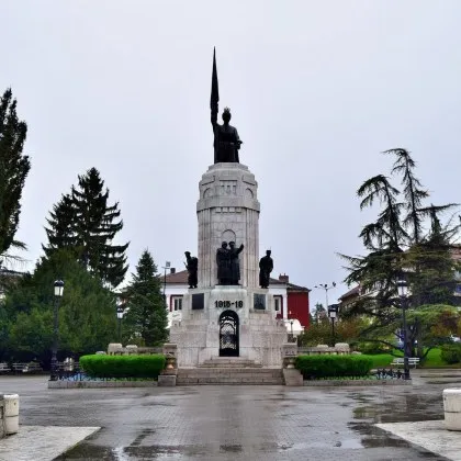 Две непълнолетни нападнаха момиче в центъра на Велико Търново