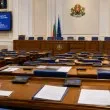 Извънредно заседание: Депутатите обсъждат държавните служители и изборните правила