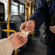 Скандал в тролей на Сливен: Пътничка твърди, че кондуктор продава стари билети
