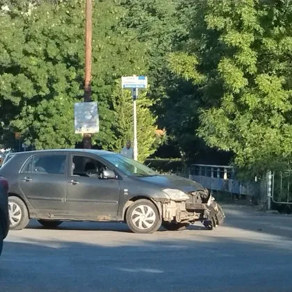 Меле с автобус от градския транспорт и коли блокира кръстовище между &bdquo;Гео Милев" и &bdquo;Слатина"
