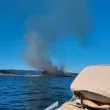Пламна емблематичният остров в язовир &bdquo;Батак", гъст дим се издига над района