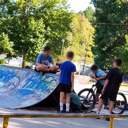 Пламъци от скука: Деца запалиха огън върху скейт съоръжение в Монтана ВИДЕО