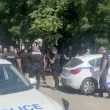 Нахлуване в автомобил, напрежение и десетки полицаи след инцидент с тежка техника в Бургас ВИДЕО