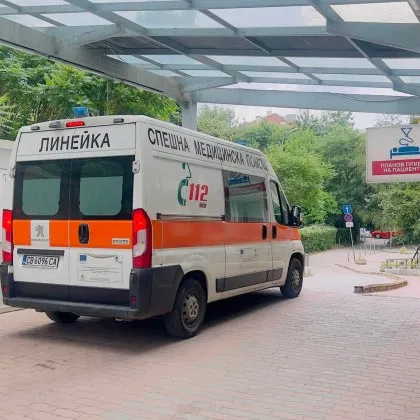 Младеж с електрическа тротинетка пострада след удар с автомобил на кръстовище