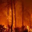 30 000 души под локдаун във Франция: Огромен пожар избухна край склад с опасни химикали