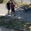 Посред бял ден: Велосипедисти се млатиха в София, намесиха се дами ВИДЕО 18+