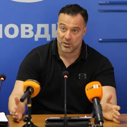 Спор около подаряването на легендарния стадион &bdquo;Тодор Диев" в Пловдив предизвиква напрежение