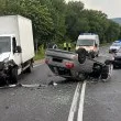 Кола по таван, човек лежи в тревата: Тежка катастрофа блокира пътя край Велико Търново