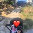 Майка с количка срещу джип на тротоара: &bdquo;Хора, тук минават пешеходци"