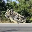 Преобърната кола след удар край Стара Загора, полицията издирва избягал водач