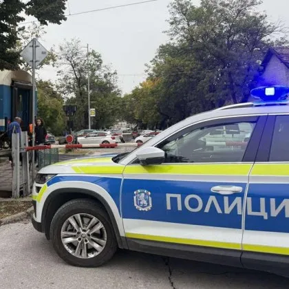 Шофьор преследва жена, вряза се в колата ѝ и преби съпруга ѝ
