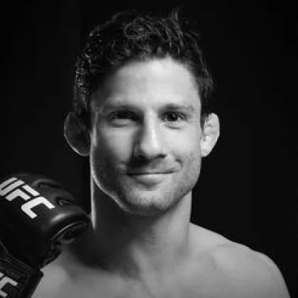 Звезда на UFC почина на 34 години