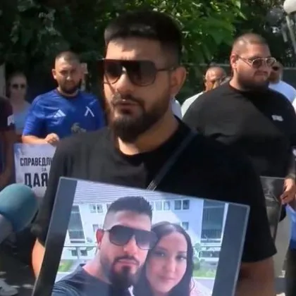 &bdquo;Днес трябваше да бъде нашата сватба": Вдигнаха протест след смъртта на Даяна