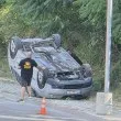 Кола се обърна по таван върху тротоар СНИМКИ