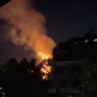 Пожар избухна в изоставена къща до бензиностанция в София ВИДЕО