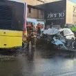 Трима загинаха след катастрофа между градски автобус и кола в Истанбул СНИМКИ