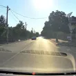 Деца си играят на "руска рулетка" с опънато въже през улицата ВИДЕО