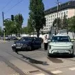 Катастрофа при &bdquo;Пирогов": Мерцедес се сблъска с електрическо такси СНИМКИ