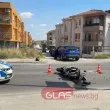 Моторист се заби в кола на Коматевско шосе в Пловдив, откараха го с линейка ВИДЕО