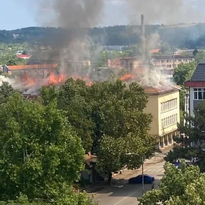 Пламъци поглъщат легендарния ТМТ в Монтана: &bdquo;Какво става?"