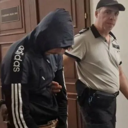Съдът реши за 18-годишния Алекс, убил спящия си чичо Исус с кол
