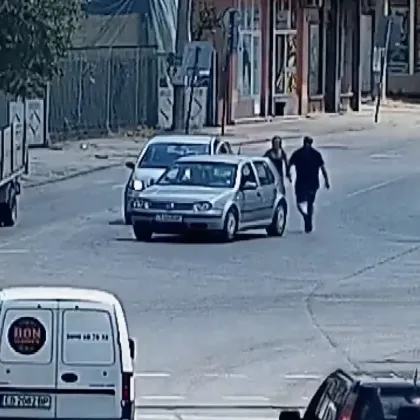 След забележка на пътя: Мъж преследва и напада жена в Габрово