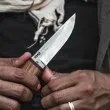 Твърдят, че агресивен пътник вилнял в автобус, извадил нож на водача