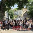 &bdquo;Доживот" и &bdquo;Дайте ги на народа": Протестиращи обградиха съда в Пловдив ВИДЕО СНИМКИ